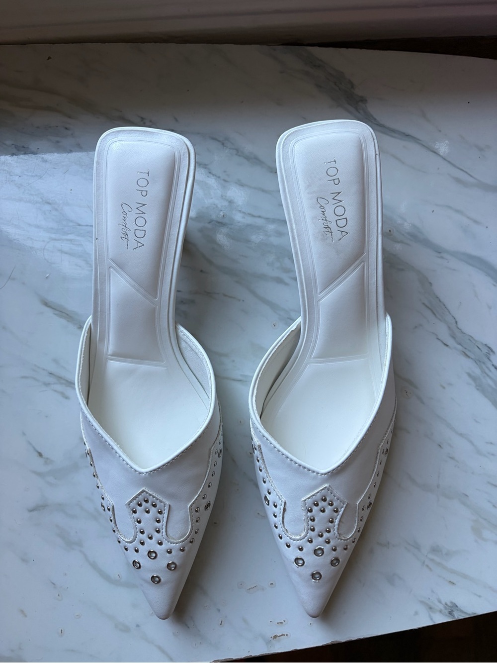 TOP Moda White Pointed-Toe Studded Mule